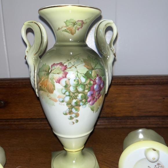 Beautiful antique vase and candle holders - Picture 5 of 9
